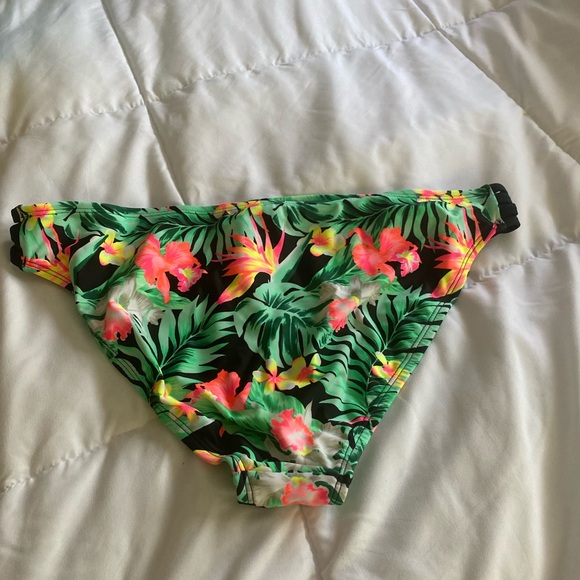 Endless sun bikini bottoms size x large multi colors with flowers - Picture 2 of 4